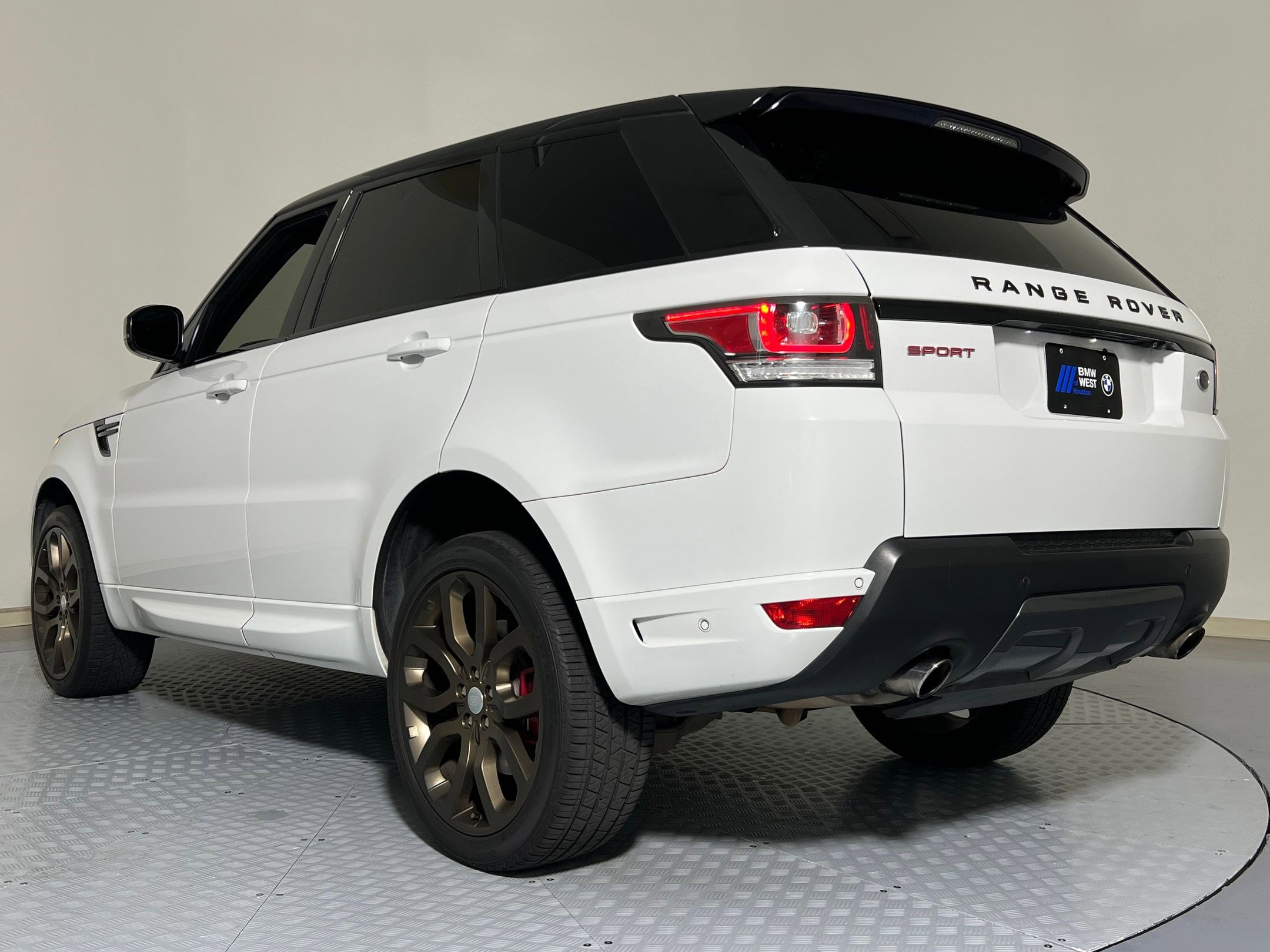 Used 2017 Land Rover Range Rover Sport HSE Dynamic image 3