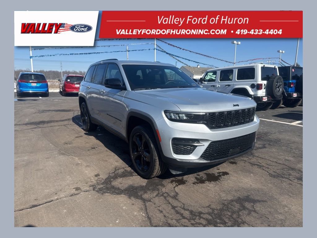 Used 2024 Jeep Grand Cherokee Altitude image 1