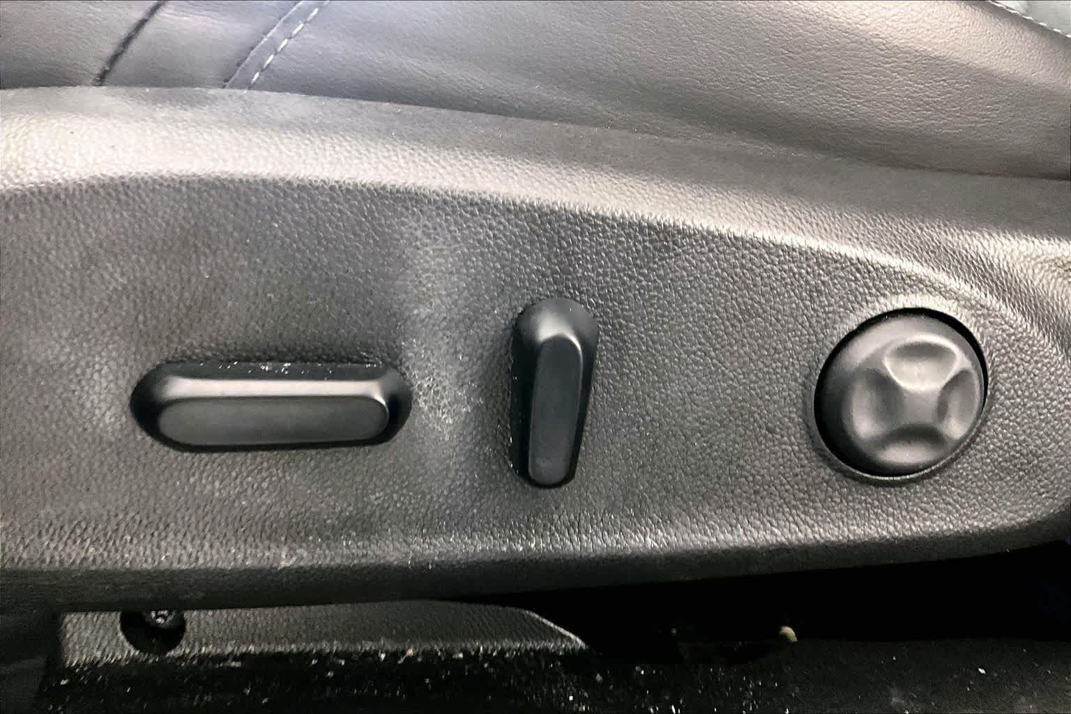 Used 2020 Buick Envision Essence FWD image 30
