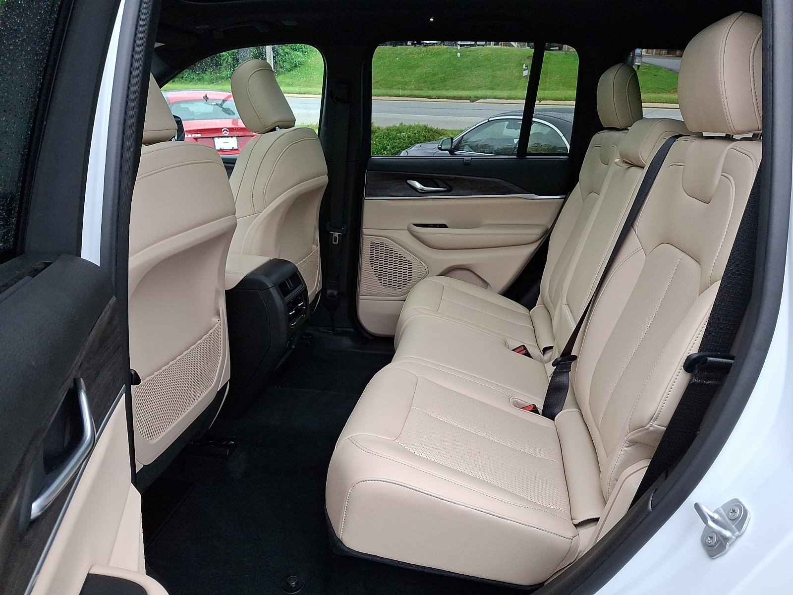 Certified 2025 Jeep Grand Cherokee Limited w/ Luxury Tech Group II AWD/4WD image 10