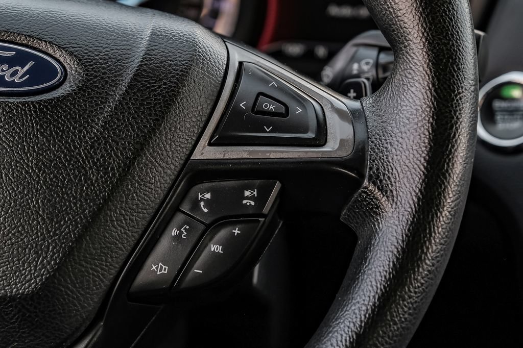 Used 2018 Ford Fusion SE w/ Fusion SE Technology Package FWD image 16