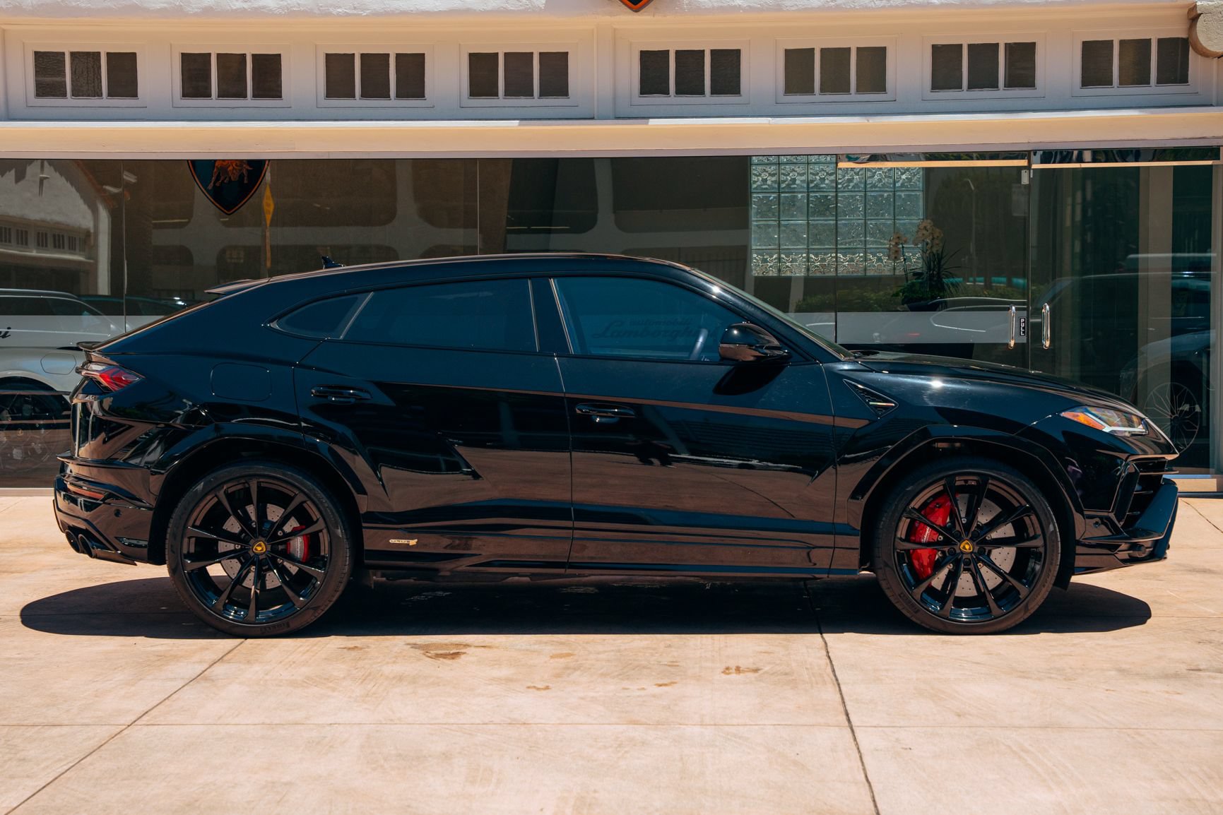 Used 2024 Lamborghini Urus S AWD/4WD image 2