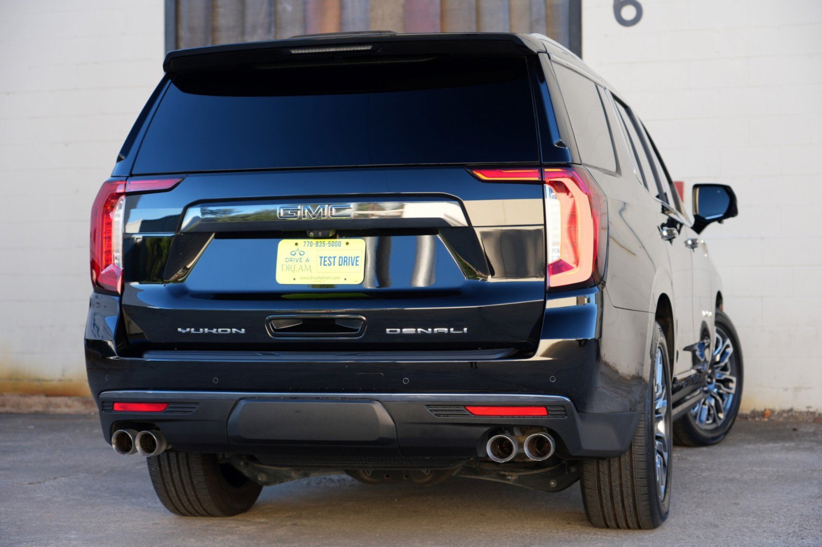 Used 2023 GMC Yukon Denali Ultimate AWD/4WD image 5