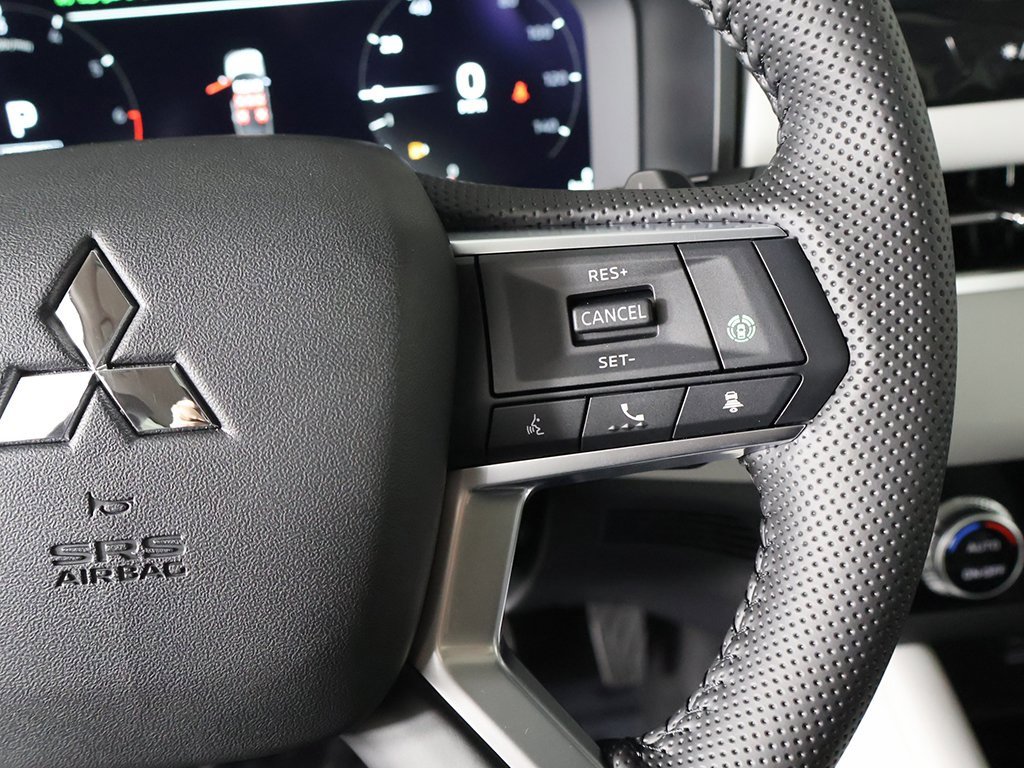 New 2025 Mitsubishi Outlander SE image 45