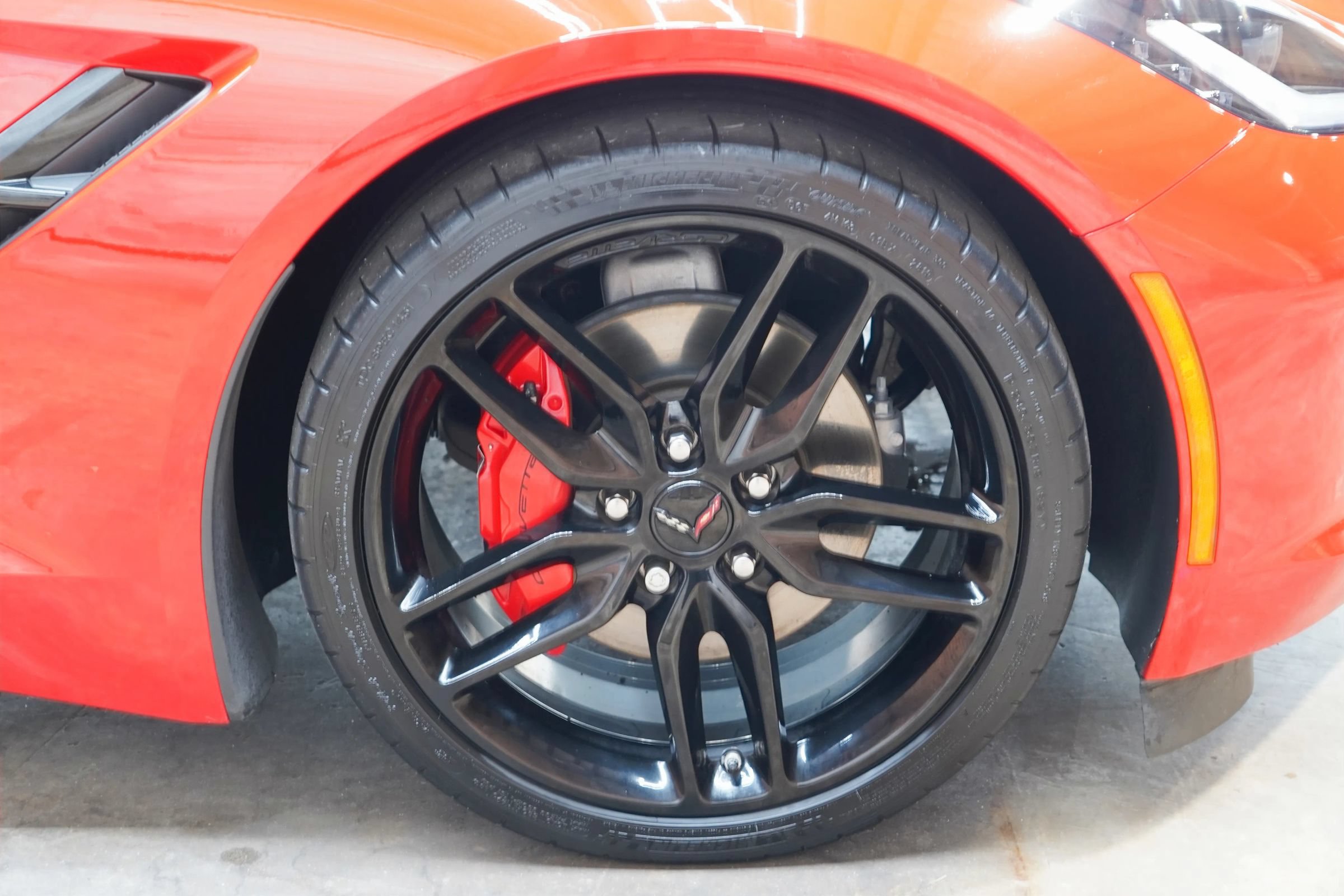 Used 2019 Chevrolet Corvette Stingray Coupe w/ Carbon Flash Badge Package RWD image 60