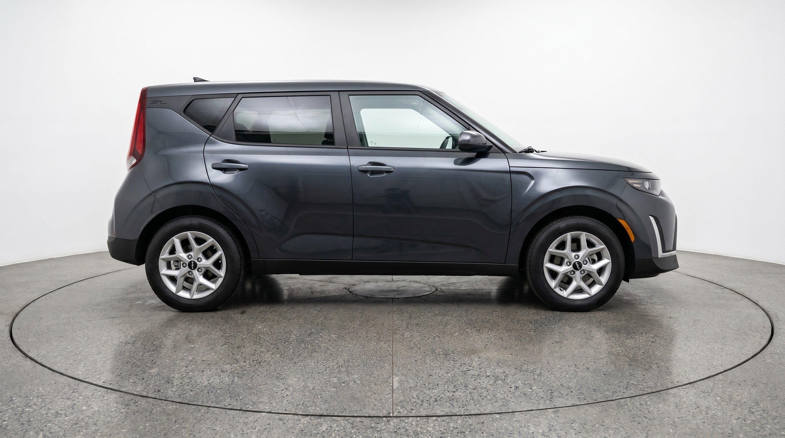 Used 2025 Kia Soul LX w/ LX Technology Package FWD image 11