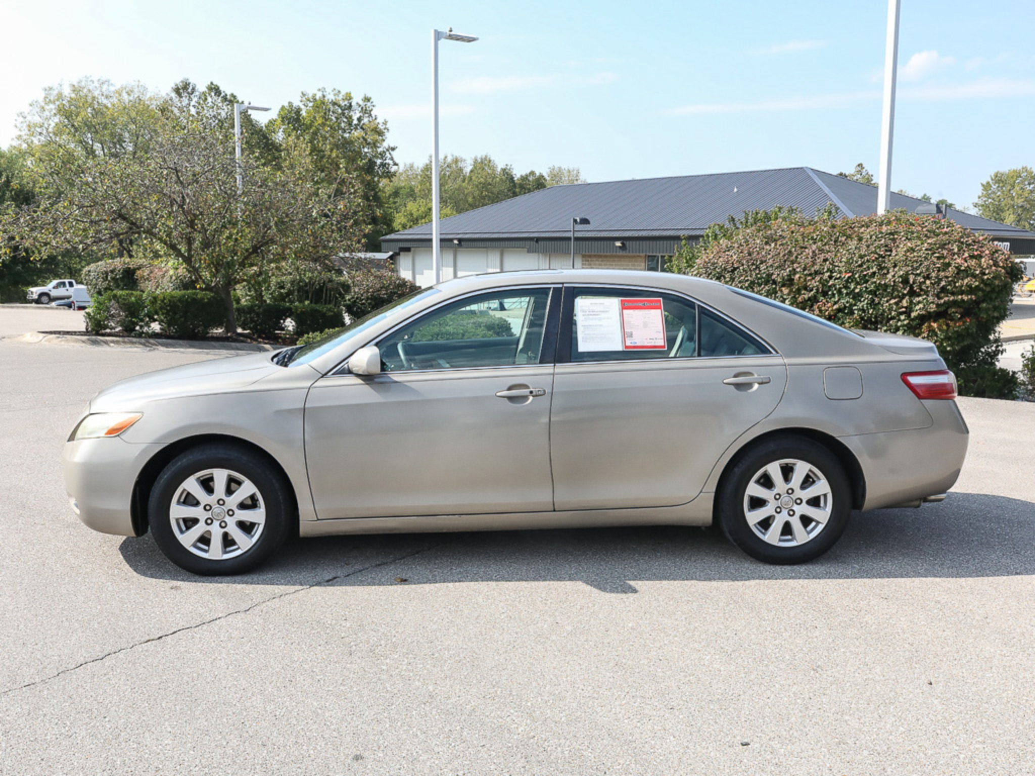 Used 2007 Toyota Camry XLE FWD image 3