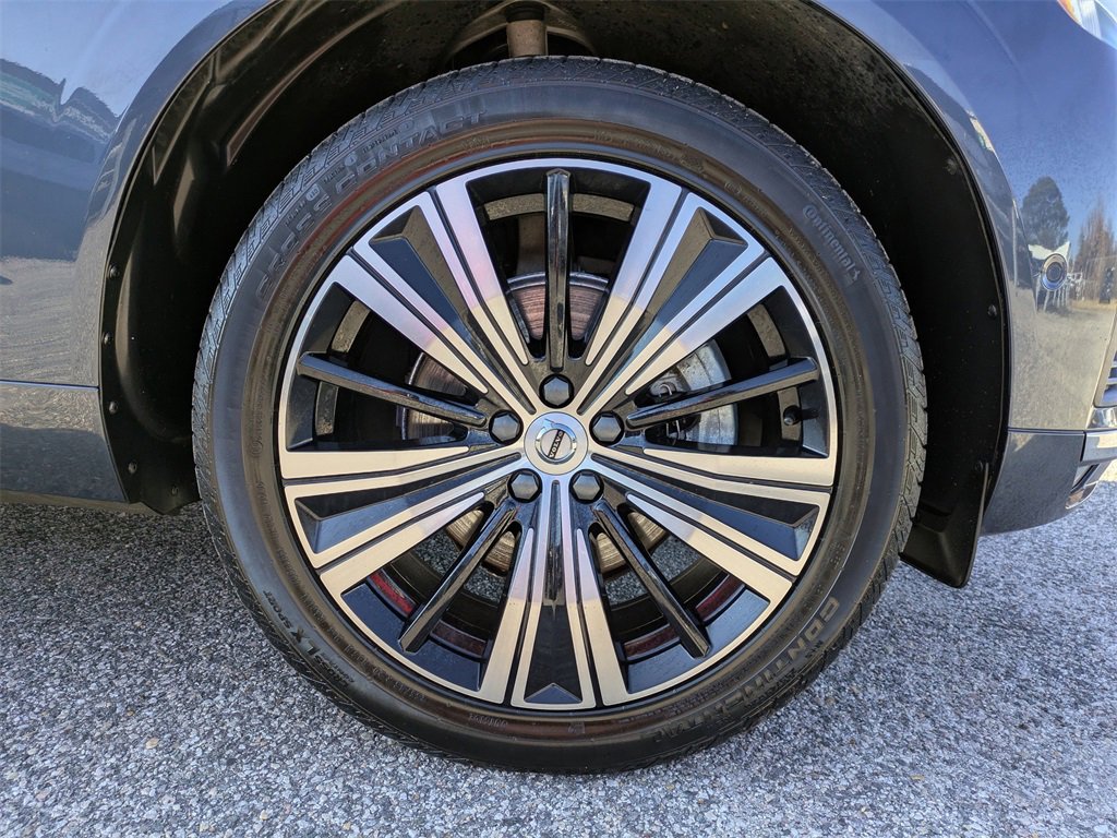 Certified 2023 Volvo XC60 B5 Plus w/ Climate Package image 11