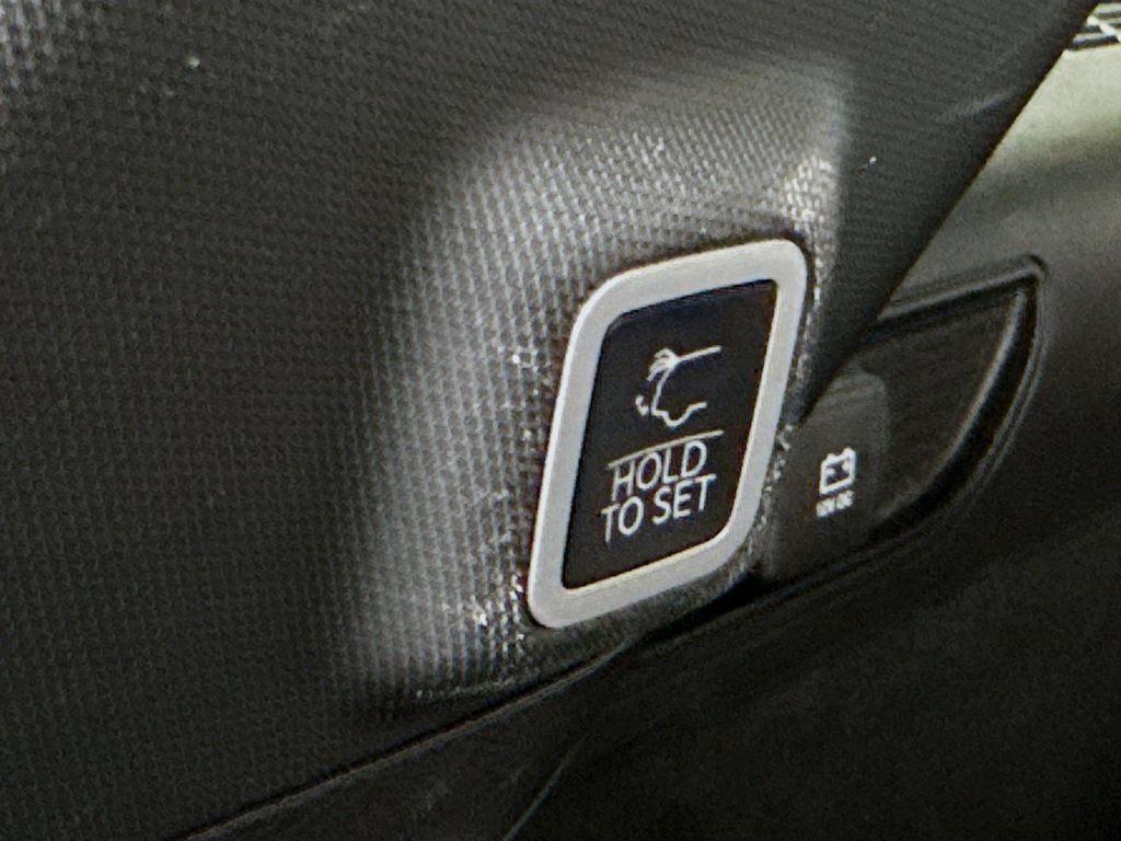 Used 2023 Jeep Grand Cherokee Trailhawk AWD/4WD image 31