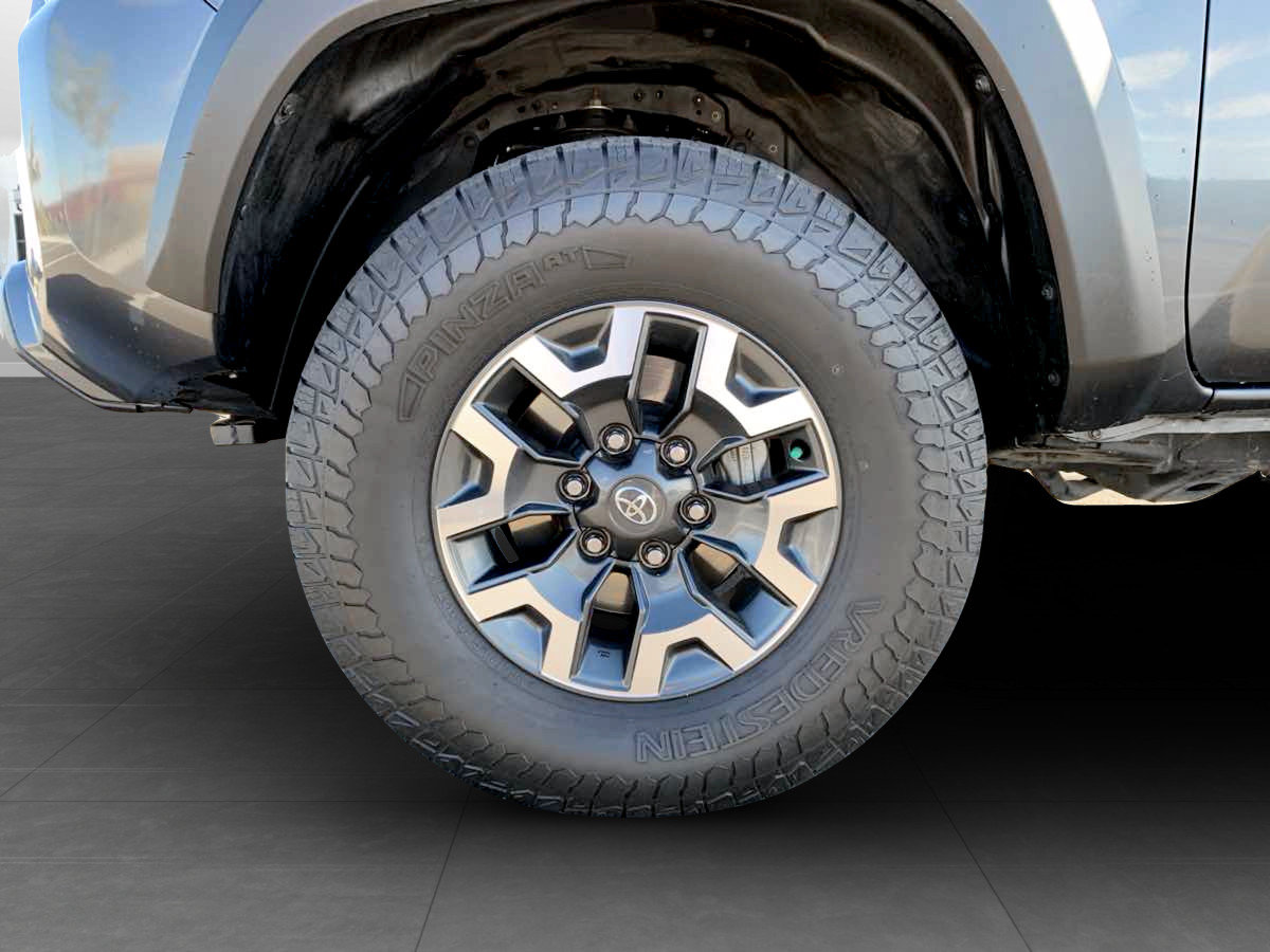 Used 2023 Toyota Tacoma TRD Off-Road w/ Technology Package AWD/4WD image 11