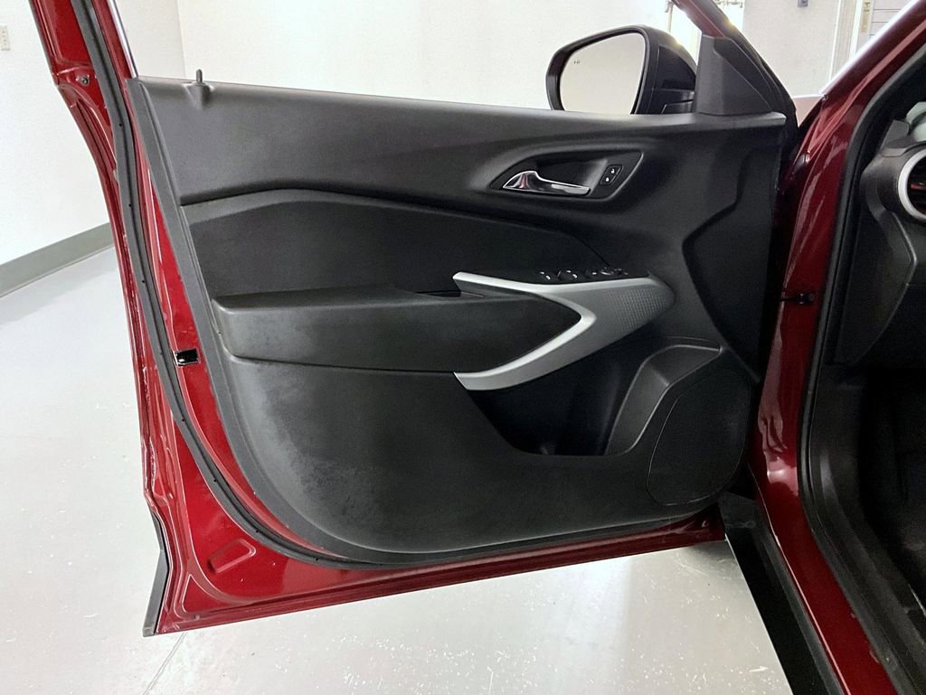 Certified 2024 Chevrolet Trax RS w/ Driver Confidence Package image 9