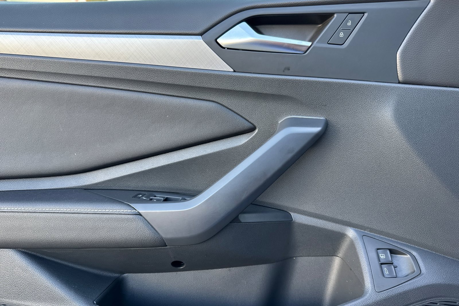 Used 2024 Volkswagen Jetta SE image 11