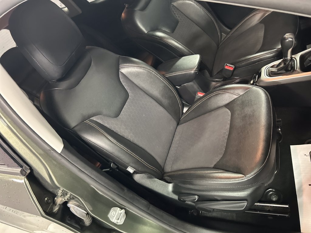 Used 2019 Jeep Compass Latitude w/ Cold Weather Group AWD/4WD image 23