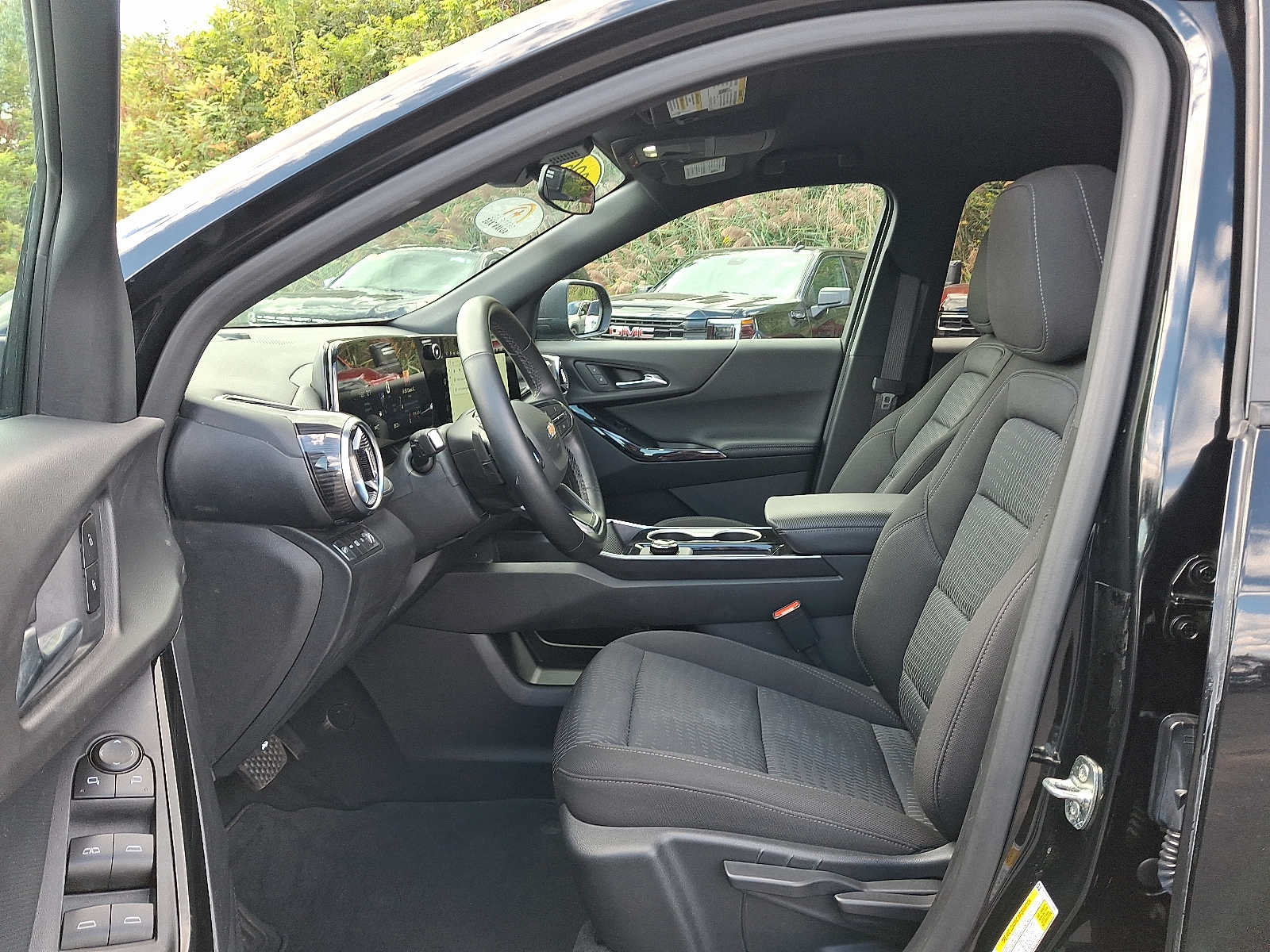 Used 2026 Chevrolet Equinox LT AWD/4WD image 14