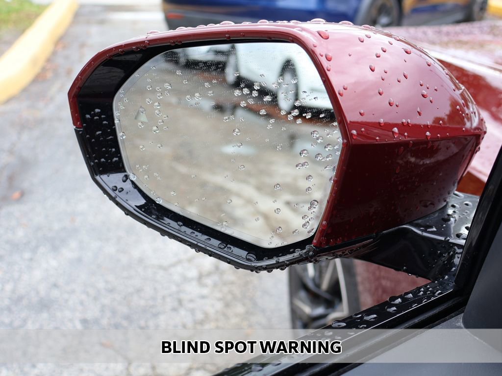 Used 2023 BMW 740i w/ Parking Assistance Package image 7