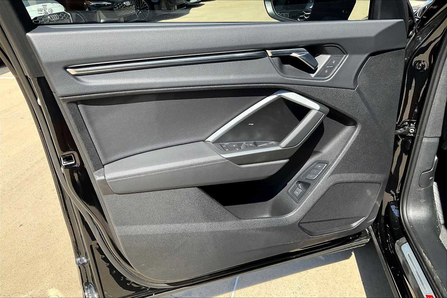 New 2025 Audi Q3 2.0T Premium w/ Convenience Package AWD/4WD image 10