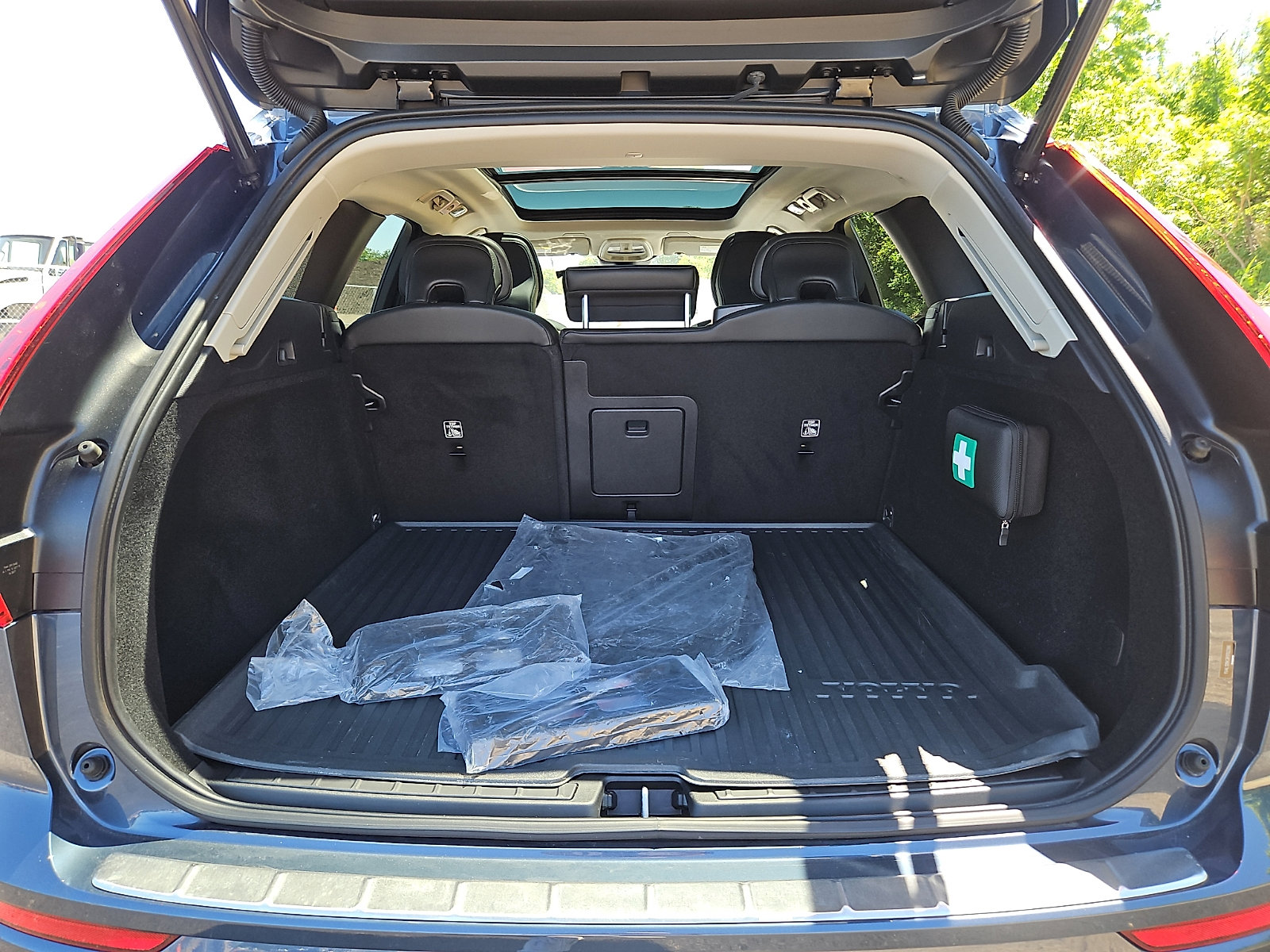 Certified 2024 Volvo XC60 B5 Core w/ Protection Package Premier AWD/4WD image 29