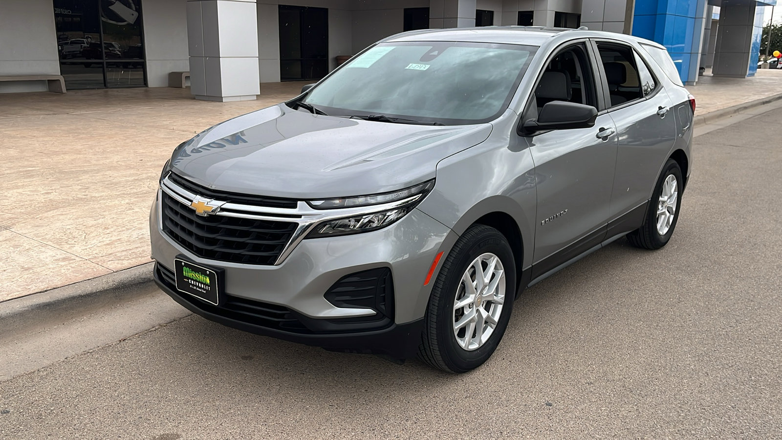 Used 2024 Chevrolet Equinox LS w/ LS Convenience Package FWD image 3