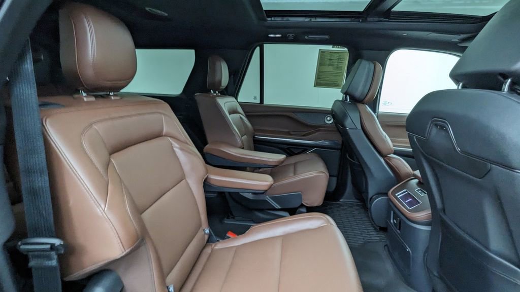 Used 2025 Lincoln Navigator L Reserve image 42