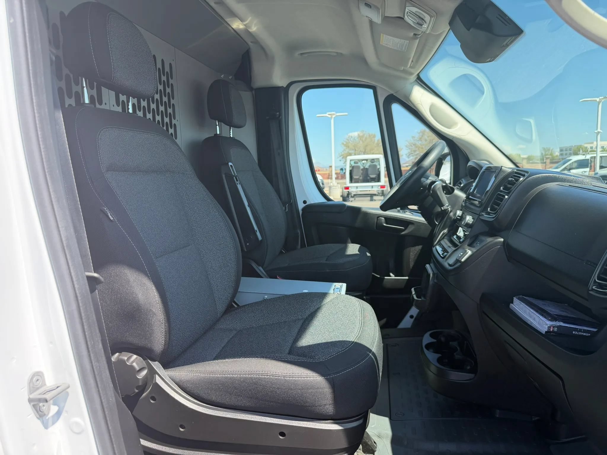 Used 2023 RAM ProMaster 2500 FWD image 10