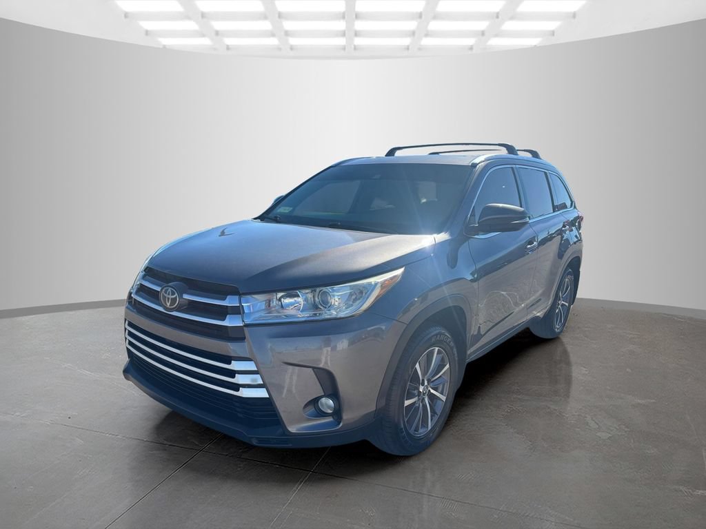 Used 2018 Toyota Highlander XLE AWD/4WD image 2