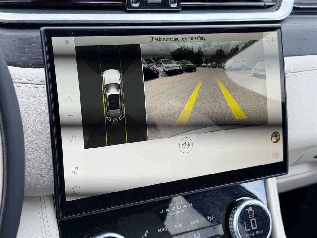 Used 2025 Jaguar F-PACE R-Dynamic S AWD/4WD image 19