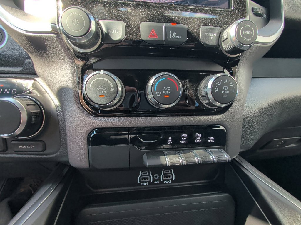 New 2026 RAM 1500 Express AWD/4WD image 23