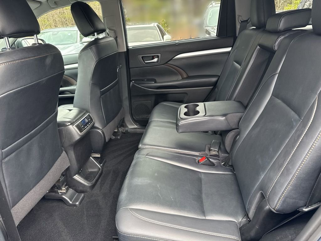 Used 2019 Toyota Highlander XLE w/ Carpet Mat Package (TMS) image 24