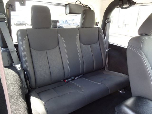 Used 2018 Jeep Wrangler Sahara image 14