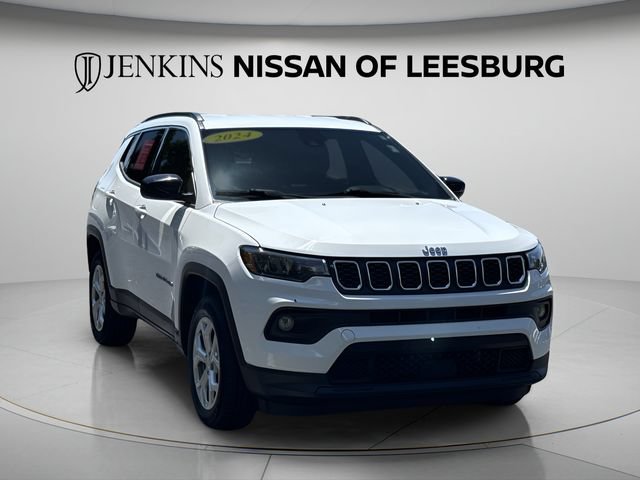 Used 2024 Jeep Compass Latitude AWD/4WD image 2