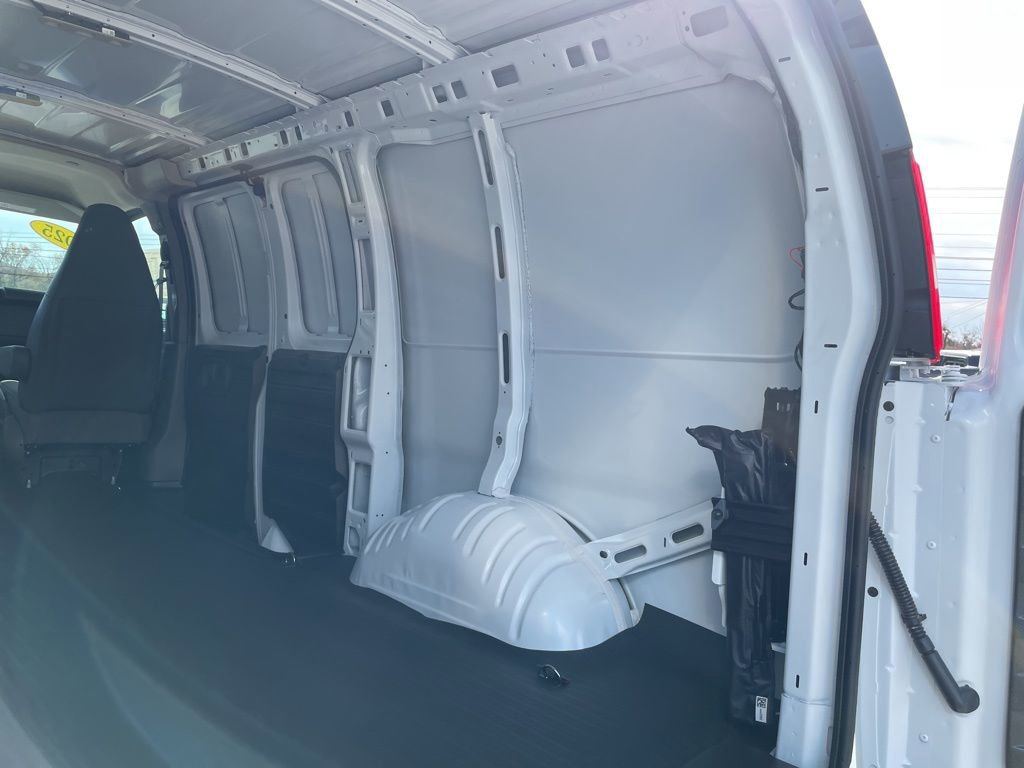 New 2025 Chevrolet Express 2500 Work Van image 41