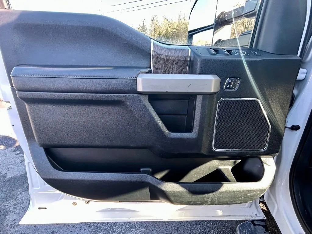 Used 2018 Ford F250 Lariat w/ Chrome Package image 13