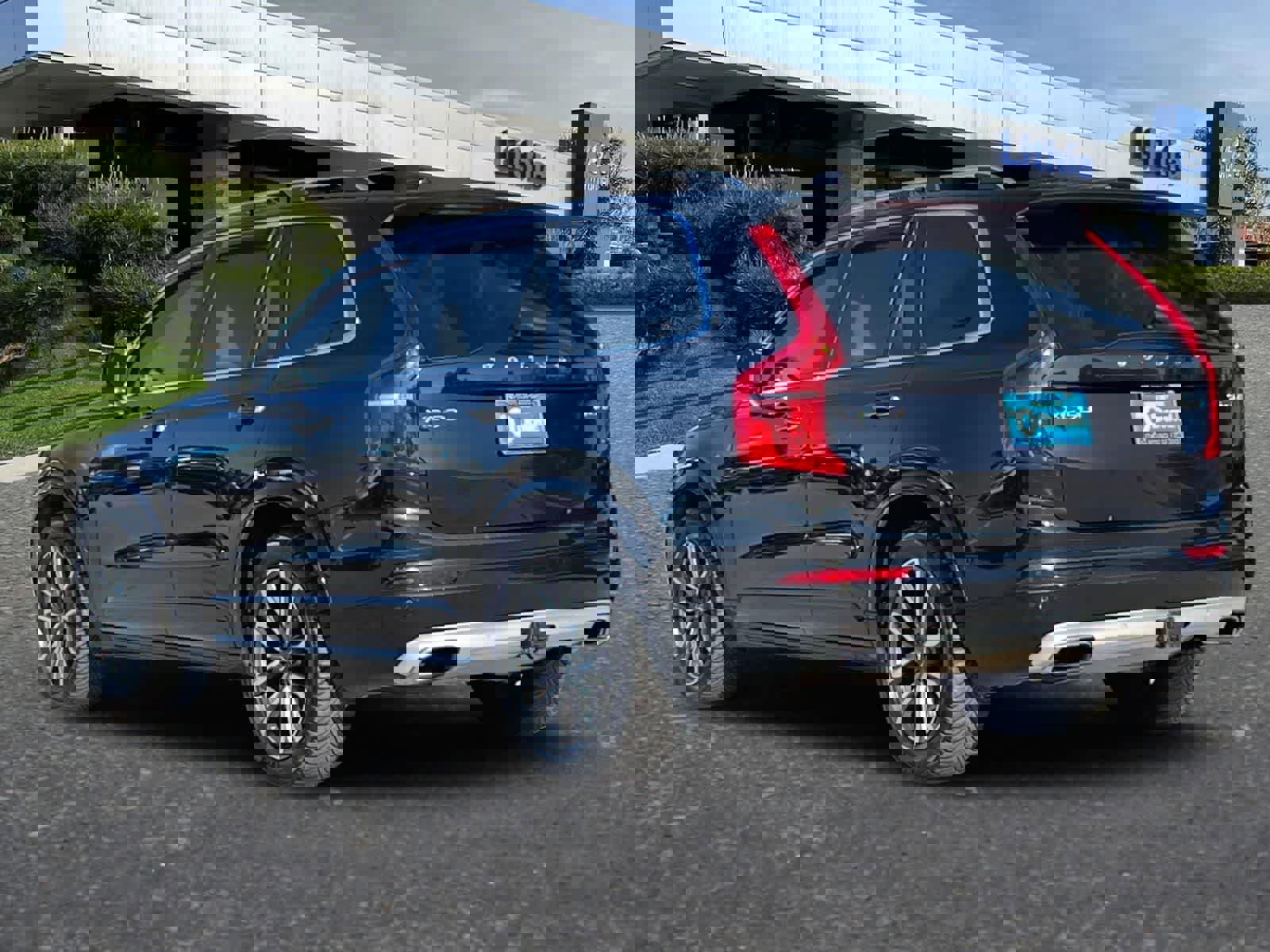 Used 2017 Volvo XC90 T6 Momentum w/ Vision Package image 7