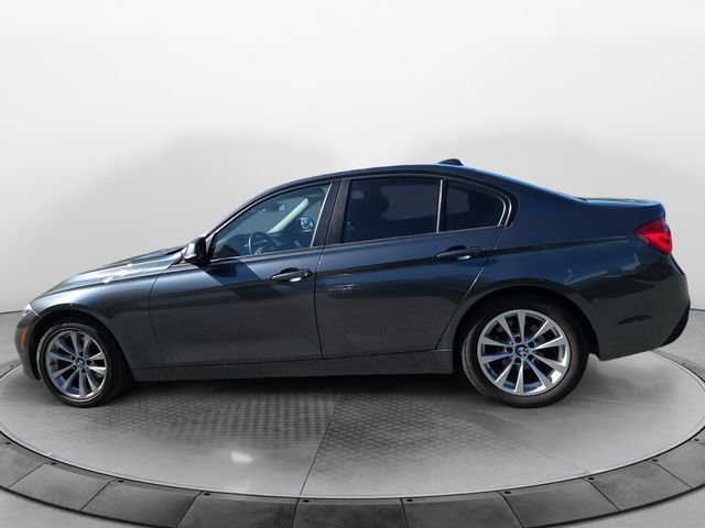 Used 2017 BMW 320i Sedan RWD image 2