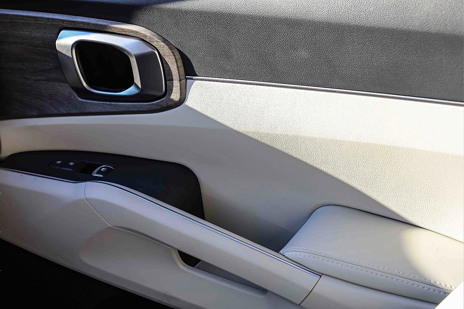 Certified 2023 Kia Sorento S w/ Panoramic Sunroof Package image 16