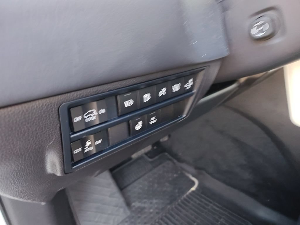 Used 2025 Toyota Sequoia Platinum AWD/4WD image 10