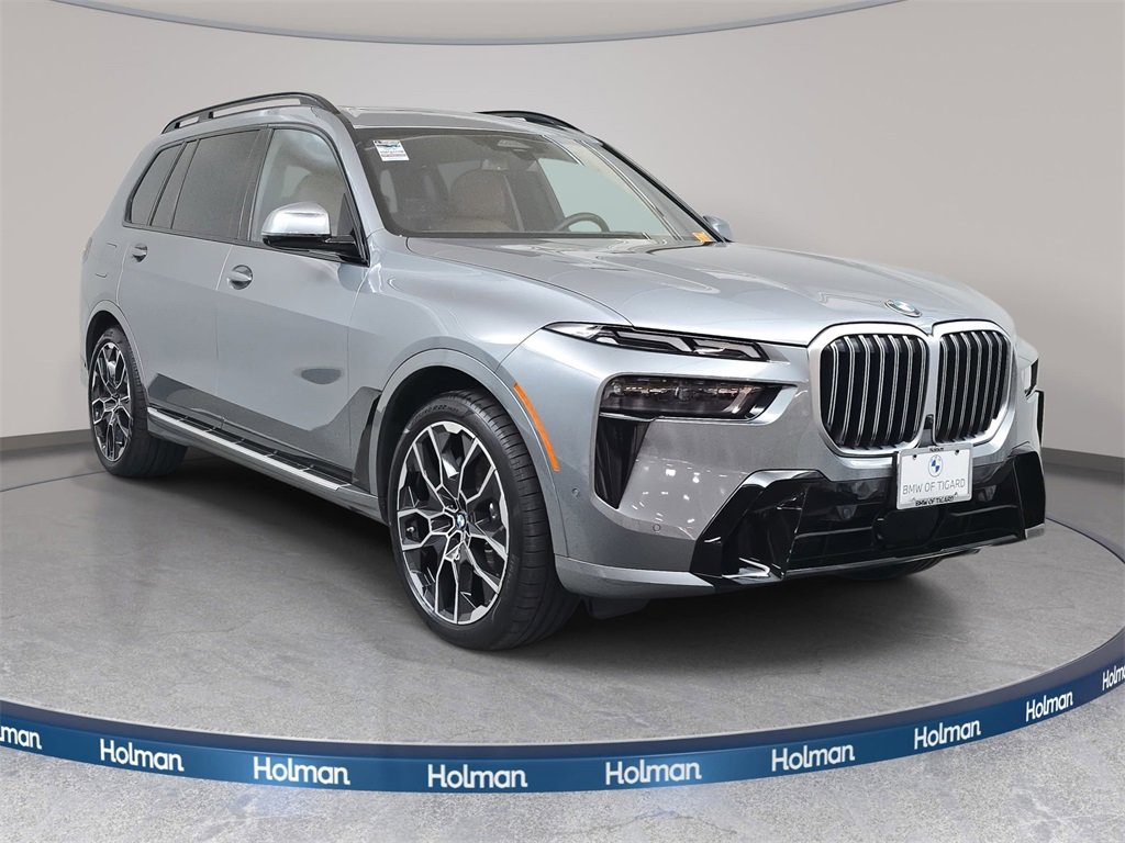 Used 2025 BMW X7 xDrive40i w/ M Sport Package image 3