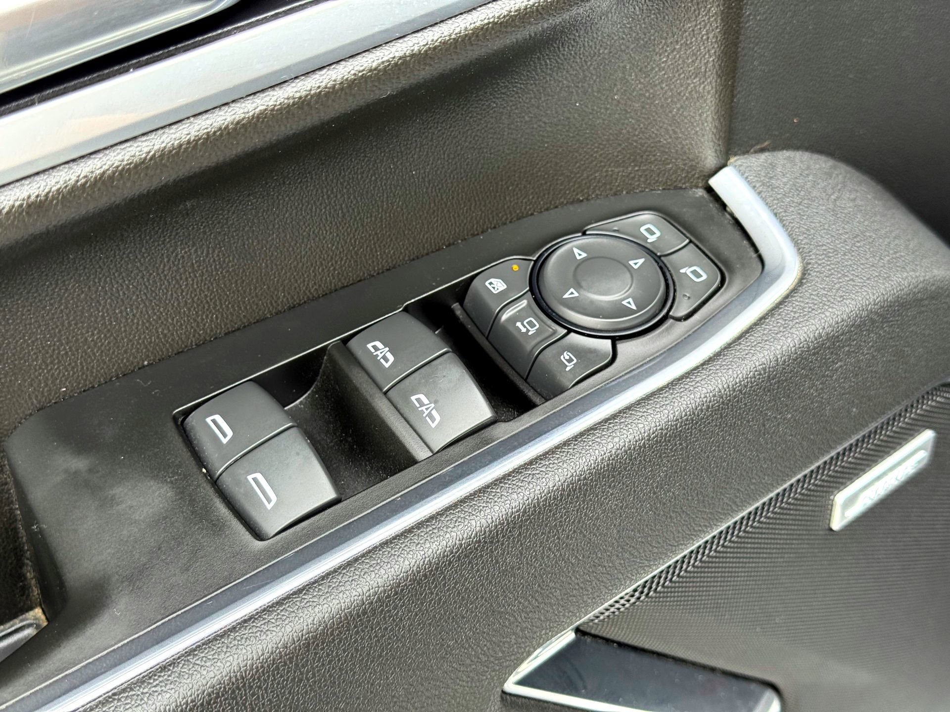 Used 2025 Chevrolet Silverado 2500 LTZ w/ LTZ Convenience Package image 16