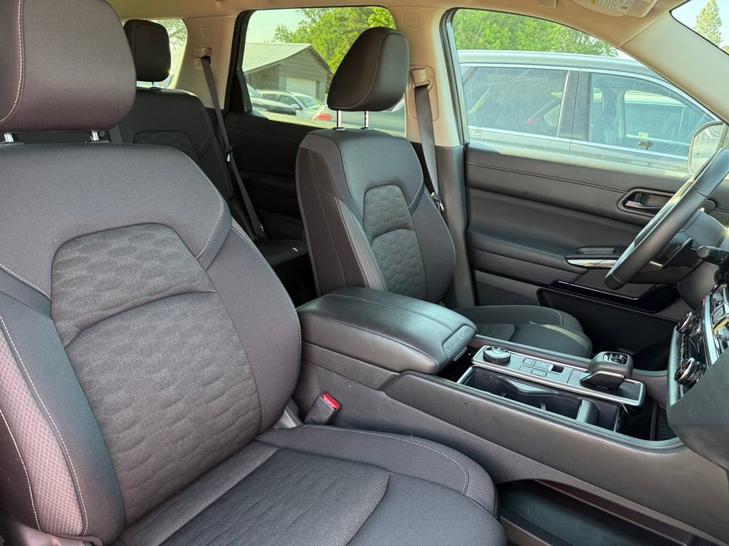 Used 2025 Nissan Pathfinder SV AWD/4WD image 20