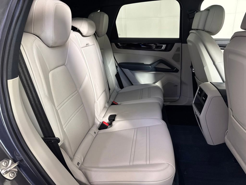 Used 2023 Porsche Cayenne AWD/4WD image 15