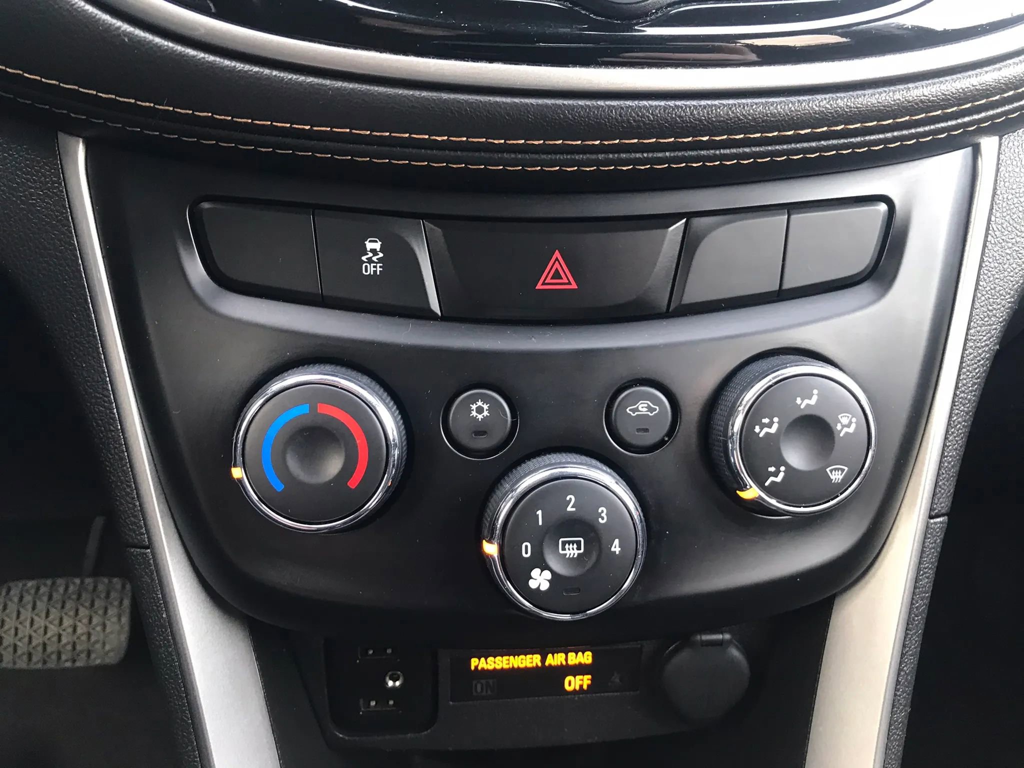 Used 2018 Chevrolet Trax LT w/ LT Convenience Package AWD/4WD image 25