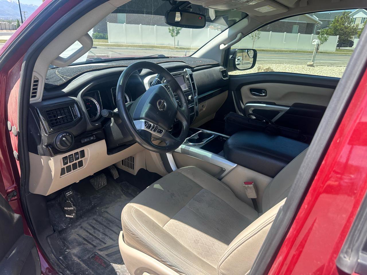 Used 2017 Nissan Titan SV AWD/4WD image 7