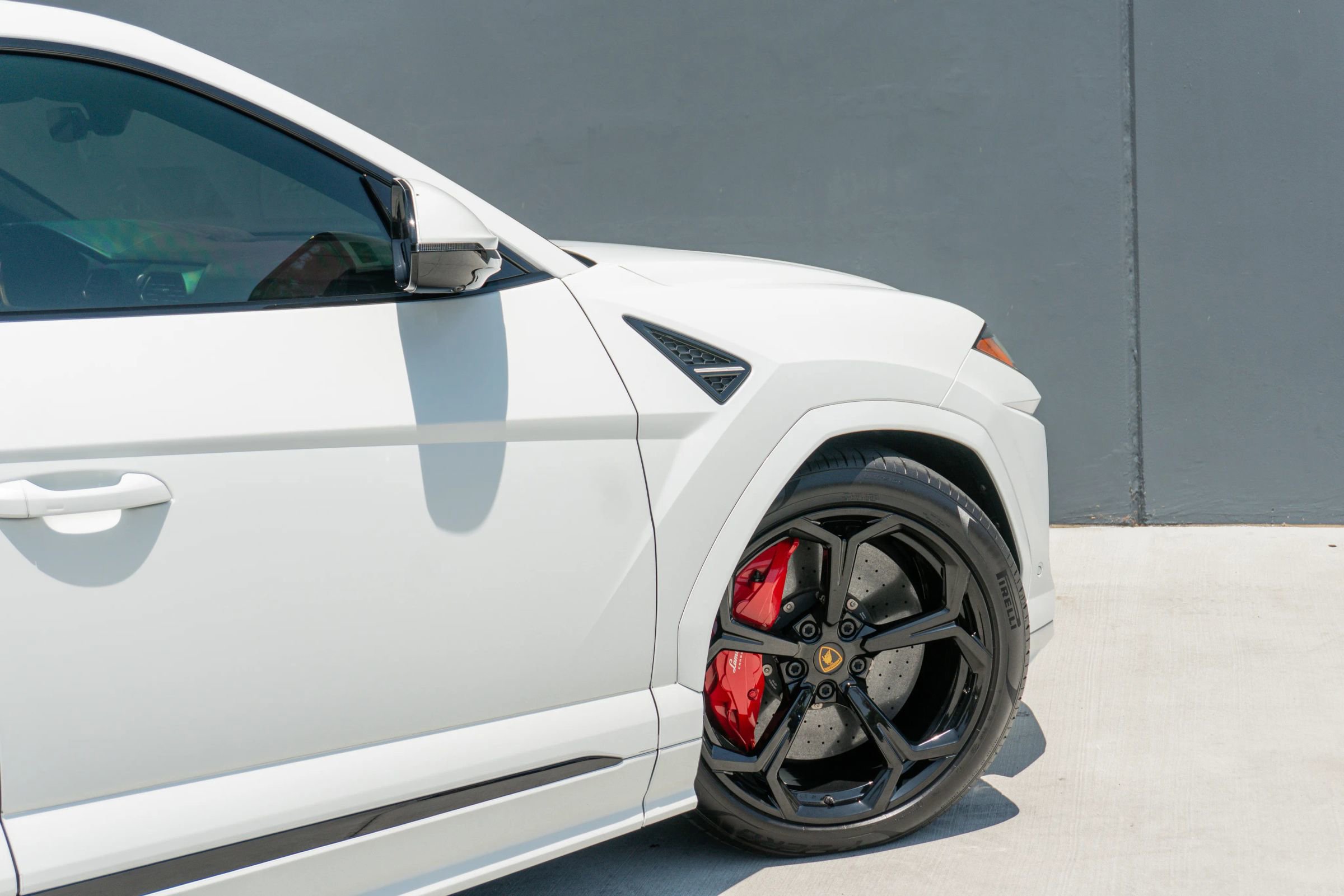Used 2020 Lamborghini Urus AWD/4WD image 38