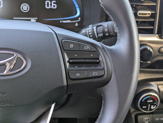 Used 2025 Hyundai Venue SEL image 14