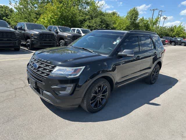 Used 2017 Ford Explorer XLT w/ Equipment Group 202A AWD/4WD image 16