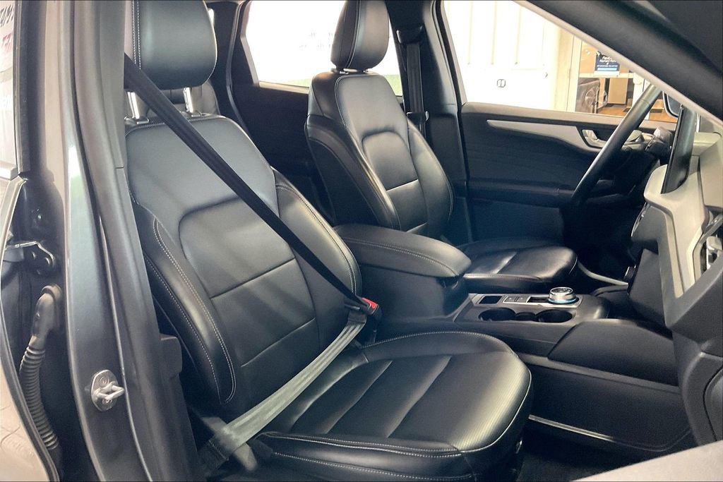 Used 2025 Ford Escape Platinum AWD/4WD image 22