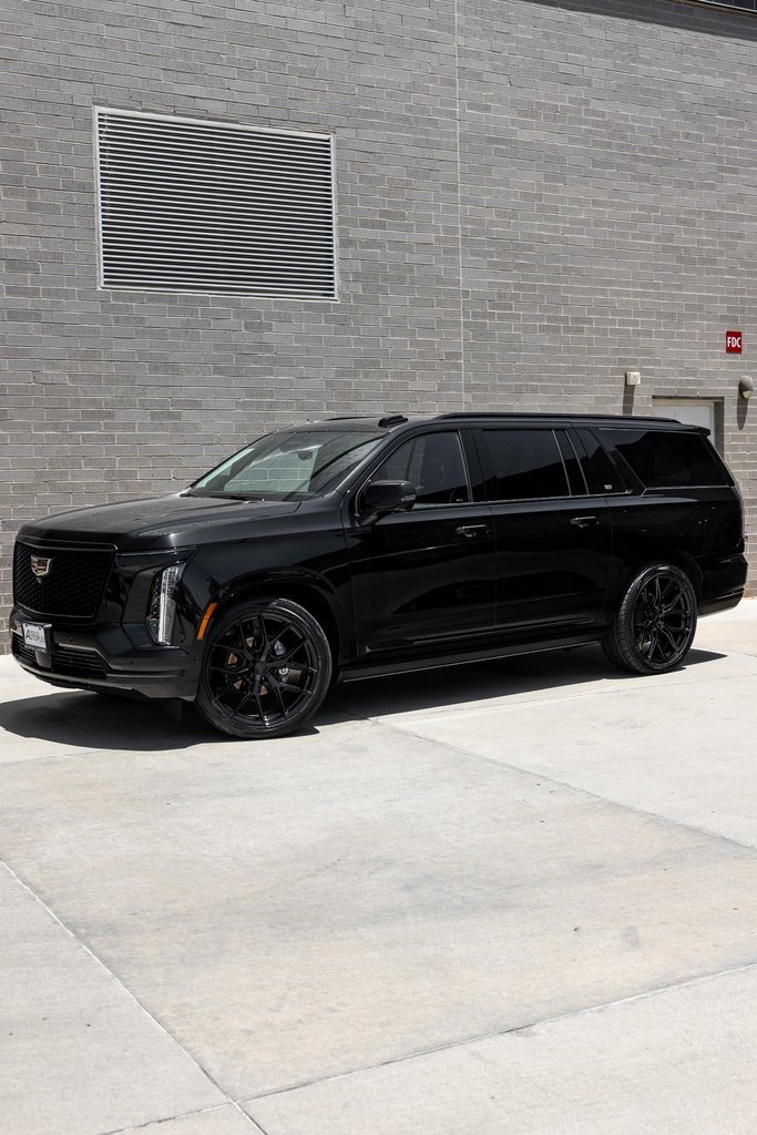 Used 2025 Cadillac Escalade ESV Sport w/ Touring Package image 3