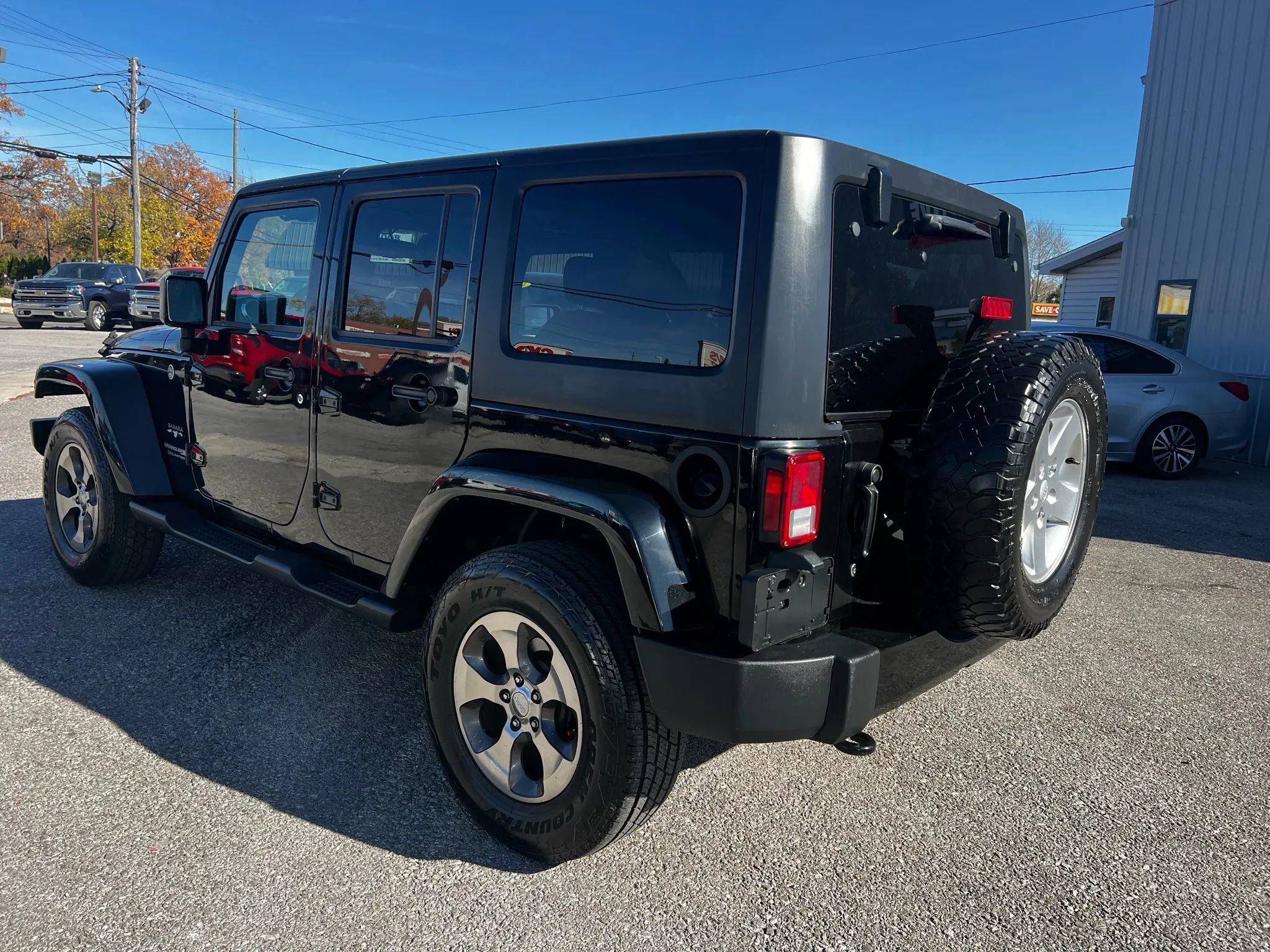 Used 2018 Jeep Wrangler Unlimited Sahara image 3