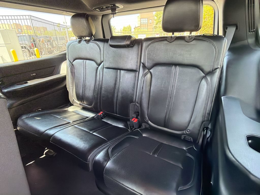 Certified 2024 Jeep Wagoneer Series II w/ Flexible Seating Group RWD image 25