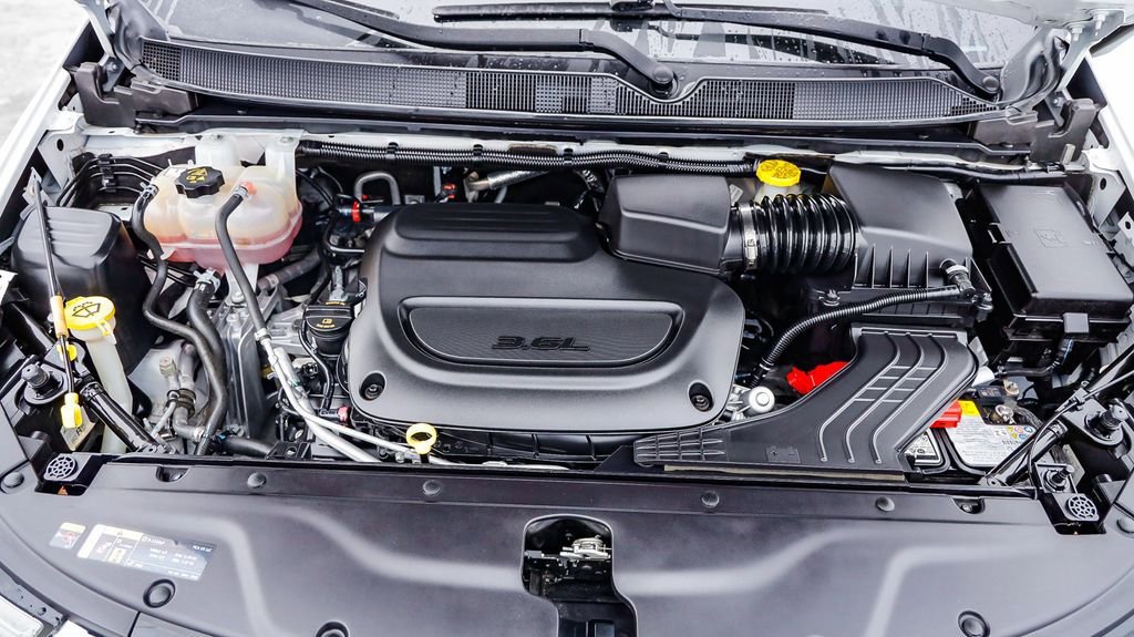 Certified 2024 Chrysler Pacifica Touring-L image 28